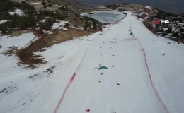 Ergan Dağı’nda yamaç paraşütlü kayak keyfi