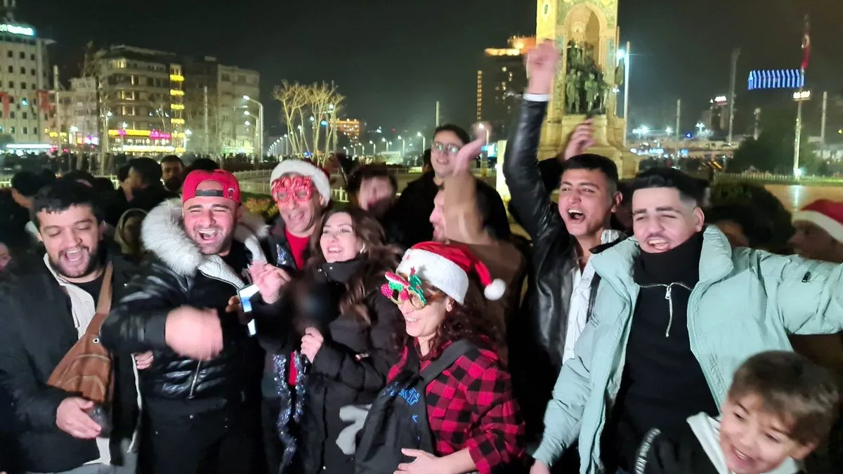 İstanbul’da yeni yıl coşkusu: 2025 barışın ve sağlığın yılı olsun