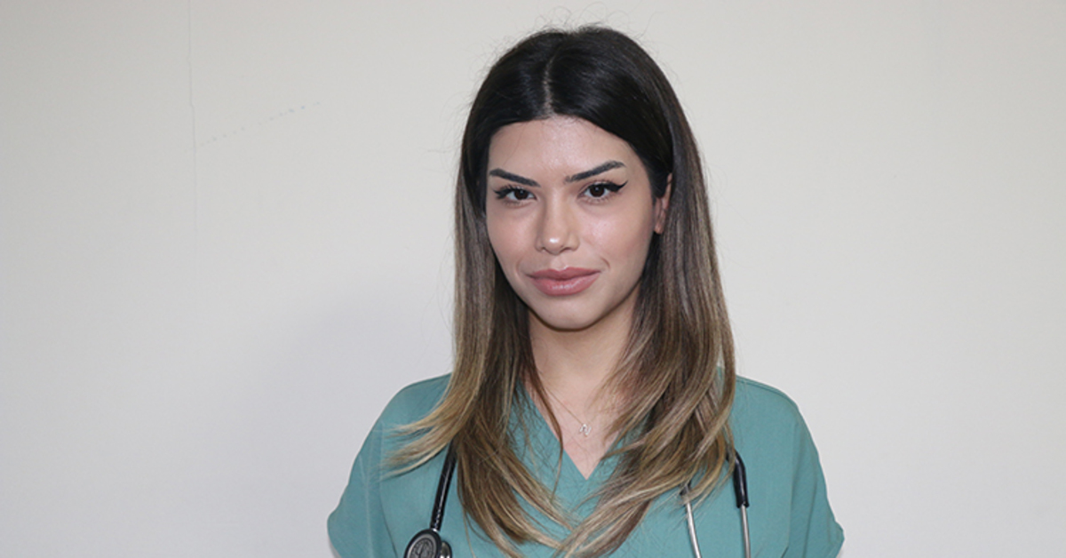 Anne ve babasının çalıştığı hastaneye doktor olarak atandı