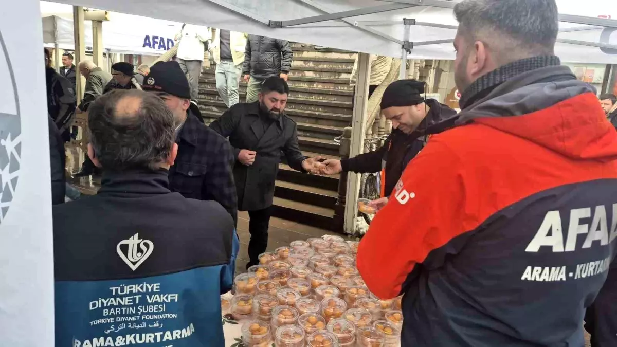 Bartın’da Kahramanmaraş depremlerinin yıldönümünde lokma dağıtıldı
