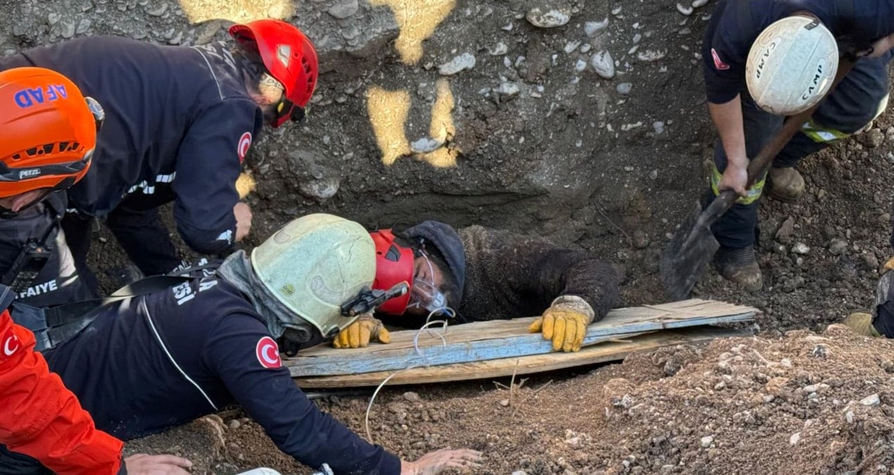 Göçükte boynuna kadar toprak altında kalan işçi yaşam mücadelesi verdi