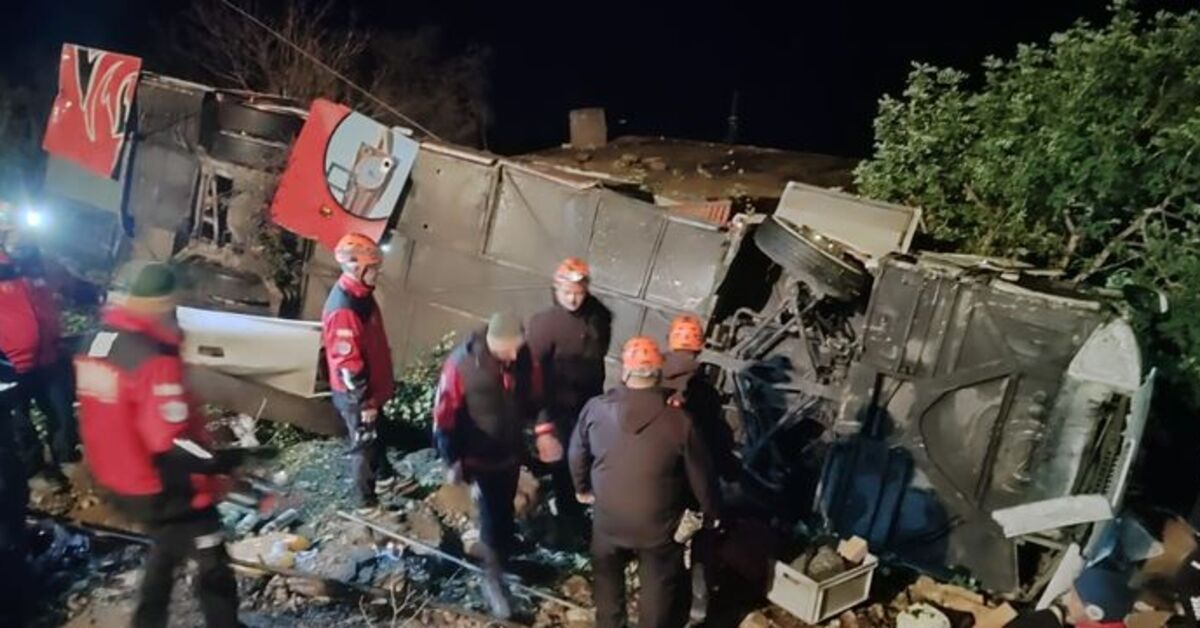 Yolcu otobüsü uçuruma yuvarlandı: 10’u ağır, 28 yaralı