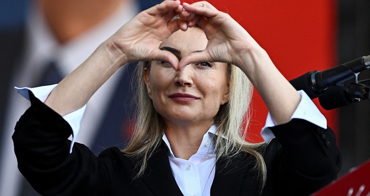 ‘Arkanda milyonlar  var, durma devam’