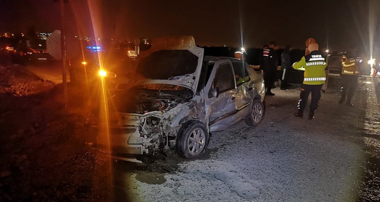 Osmaniye’de iki otomobil çarpıştı! 1 kişi öldü, 2 kişi yaralandı