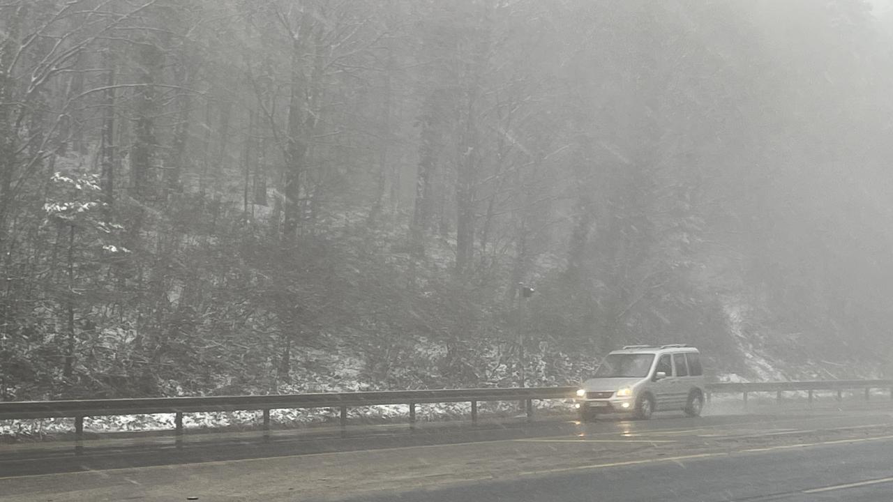 Bolu Dağı’nda kar ve sis etkili oluyor