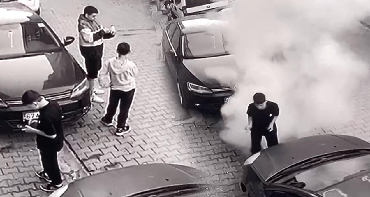 Elindeki torpiller bomba gibi patladı: O anlar kamerada